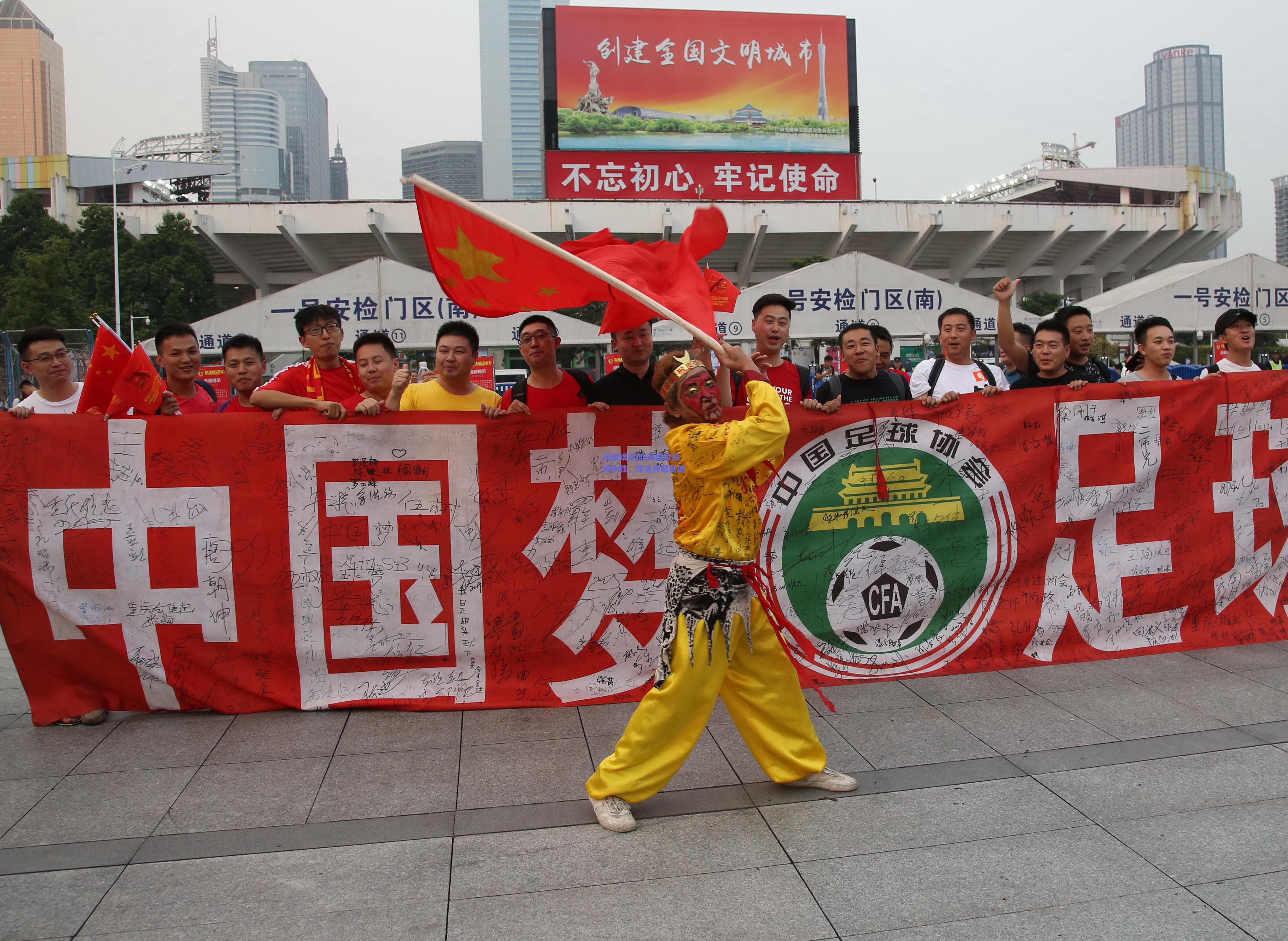 欧洲国家拼搏争胜，球迷齐聚助威